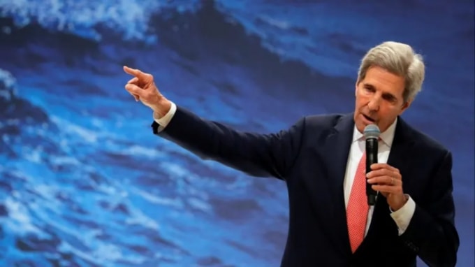 Cựu Ngoại trưởng Hoa Kỳ John Kerry phát biểu tại một sự kiện của liên minh khí hậu 'Thế chiến thứ 0' trong Hội nghị Biến đổi Khí hậu của Liên Hợp Quốc (COP25) ở Madrid vào tháng 12 năm 2019. Ảnh: Reuters