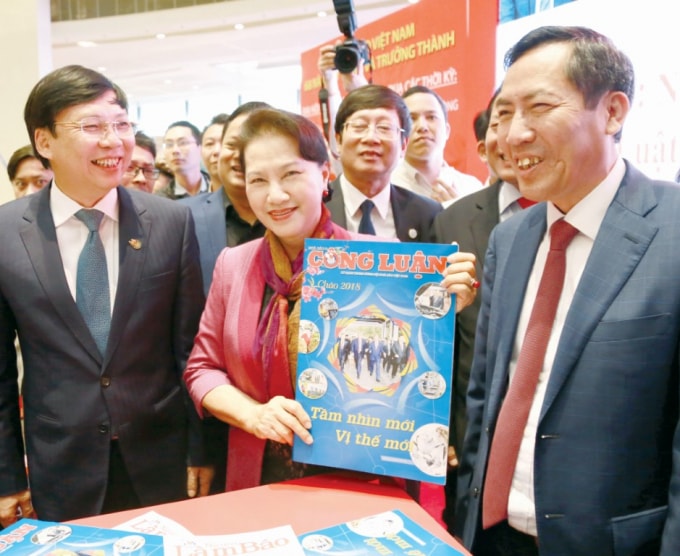 Chủ tịch Quốc hội Nguyễn Thị Kim Ngân thăm Hội báo toàn quốc năm 2018.