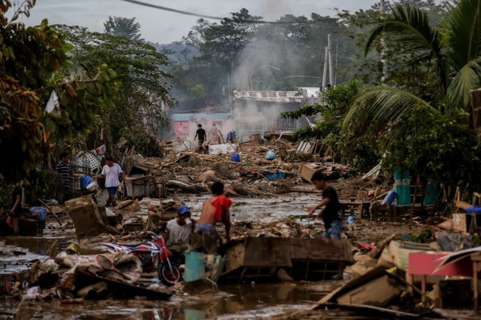 Bão Vamco tàn phán nhiều khu vực tại Phillipines. Ảnh AP