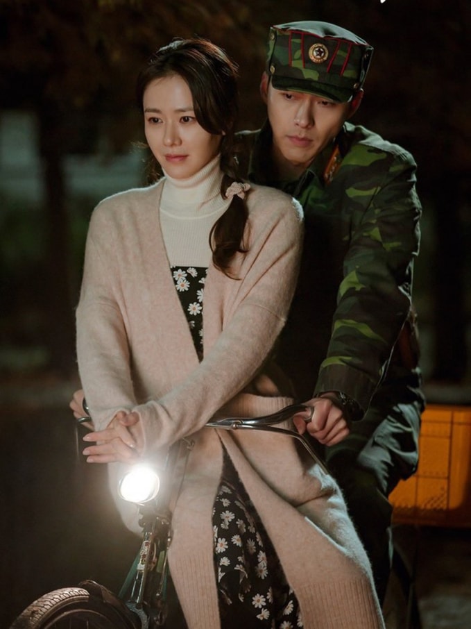 Hyun Bin và Son Ye Jin lộ nghi vấn hẹn hò sau khi hợp tác trong