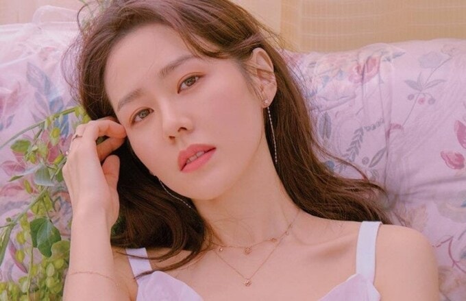 Son Ye Jin là sao nữ hiếm hoi chưa từng công khai chuyện hẹn hò.