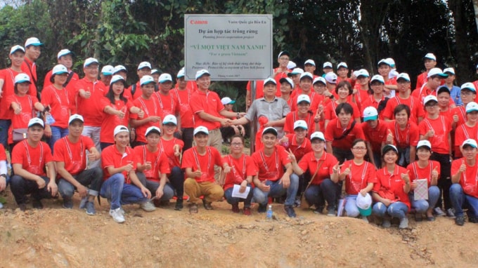 Canon thực hiện dự án “Trồng rừng tại vườn quốc gia Bến En” năm 2016.