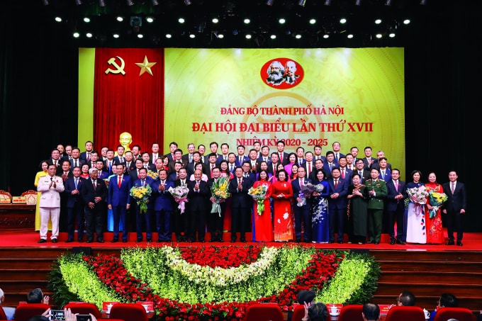 Ban Chấp hành Đảng bộ thành phố Hà Nội khóa XVII, nhiệm kỳ 2020 – 2025 ra mắt Đại hội, tại Đại hội đại biểu lần thứ XVII Đảng bộ thành phố Hà Nội.