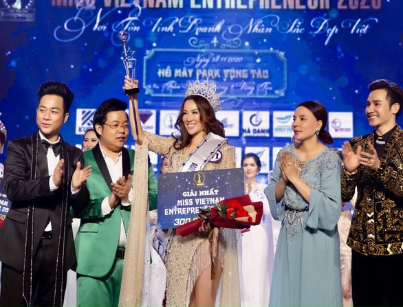 Người vừa được trao vương miện hoa hậu cuộc thi Hoa hậu Doanh nhân sắc đẹp Việt 2020 tố ngược đây là cuộc thi