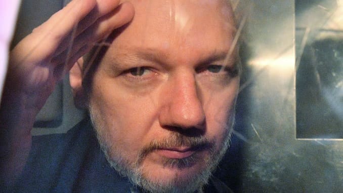 Ông Julian Assange. Ảnh: Reuters