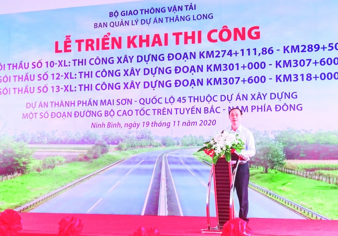 Thứ trưởng Bộ GTVT Lê Đình Thọ ghi nhận và biểu dương những nỗ lực của Ban Quản lý dự án Thăng Long tại Dự án cao tốc Mai Sơn - Quốc lộ 45.
