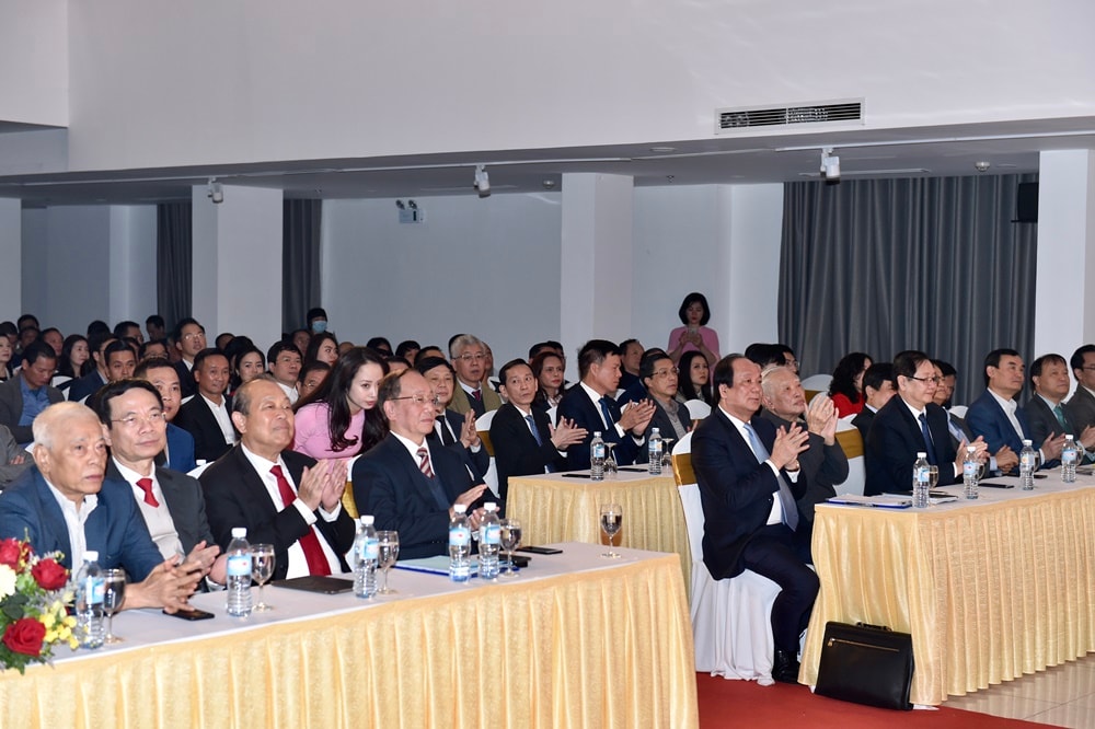 Các đồng chí lãnh đạo Đảng, Nhà nước dự lễ kỷ niệm. Ảnh: VGP/Nhật Bắc