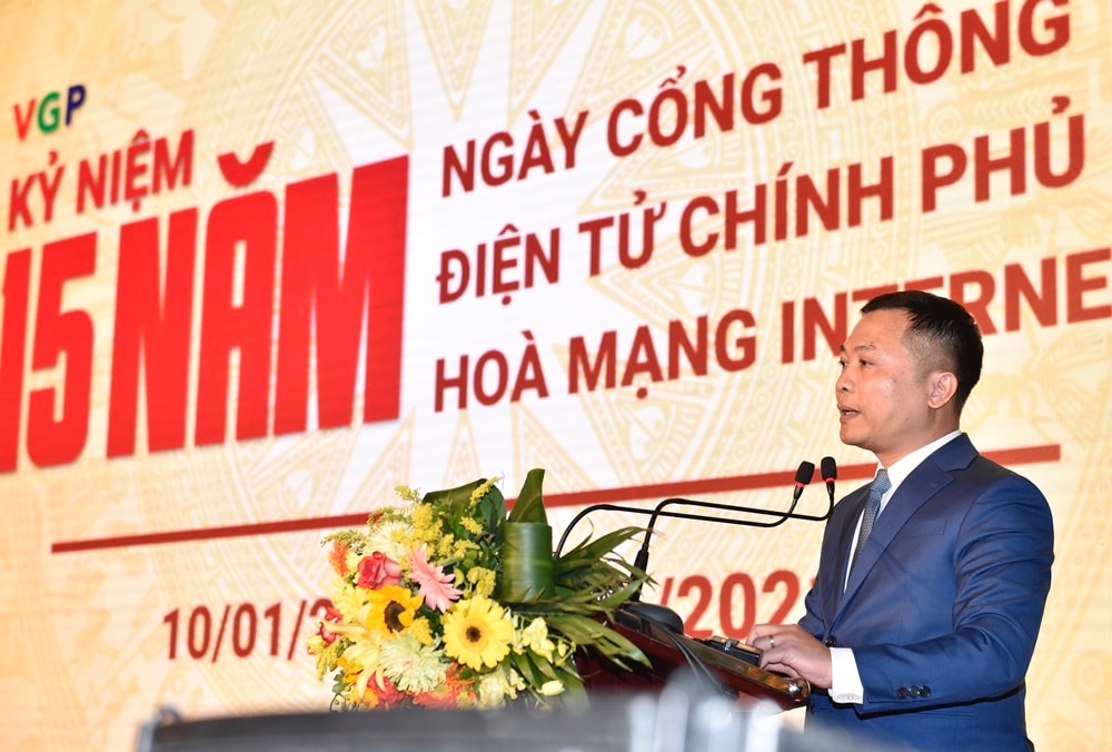 Tổng Giám đốc Cổng TTĐT Chính phủ, Tổng Biên tập Báo Điện tử Chính phủ Nguyễn Hồng Sâm phát biểu tiếp thu các ý kiến chỉ đạo của lãnh đạo Chính phủ, VPCP. Ảnh: VGP/Nhật Bắc