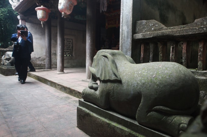 Được sứ giả báo về triều đình Đại Việt, vua Lê Thánh Tông đã cho cho quân thần về làm lễ, an táng tại khu vực đồi Đền, xây khu lăng mộ và cho lập đền thờ công chúa ngay tại đó. Trải qua hàng trăm năm, ngôi đền thờ của công chúa Nhồi Hoa đã được xếp hạng di tích cấp tỉnh, thành phố.