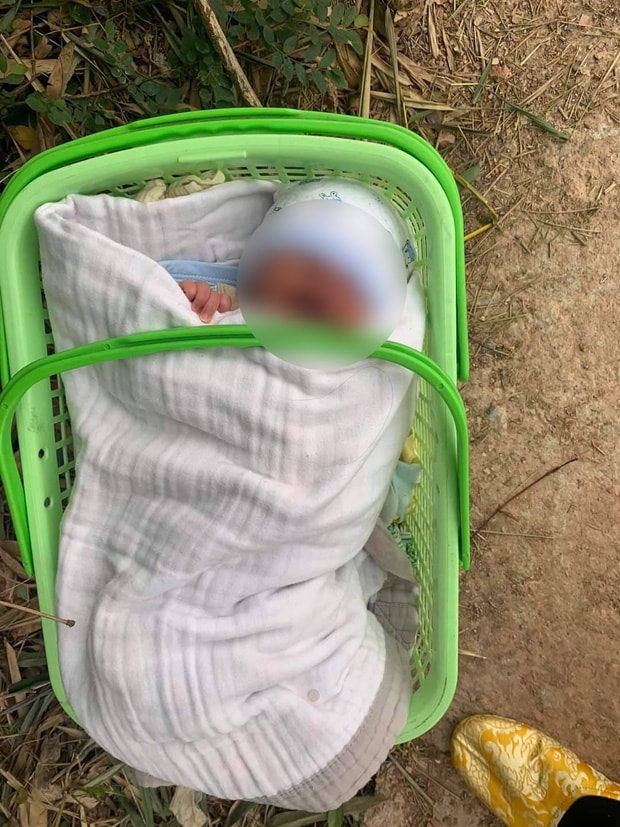 Được biết, bé trai nặng 3,6 kg, sức khỏe bình thường.