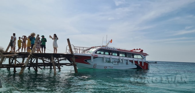 Du khách tới thăm đảo Phú Quốc