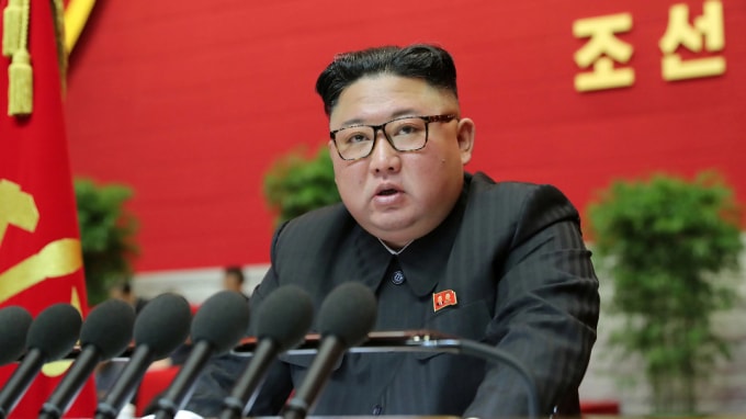 Nhà lãnh đạo Triều Tiên Kim Jong Un phát biểu trong Đại hội lần thứ 8 của Đảng lao động ở Bình Nhưỡng trong bức ảnh do Hãng thông tấn Trung ương của nước này cung cấp vào ngày 9 tháng 1. Ảnh: Reuters
