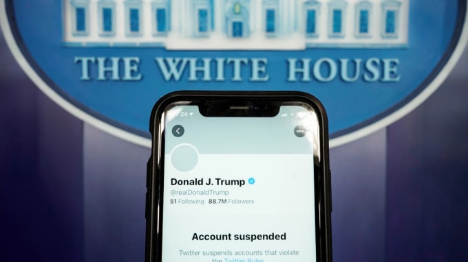 Người khổng lồ truyền thông xã hội mạnh mẽ đã cấm Tổng thống Hoa Kỳ Donald Trump khỏi nền tảng của mình. Ảnh: Reuters