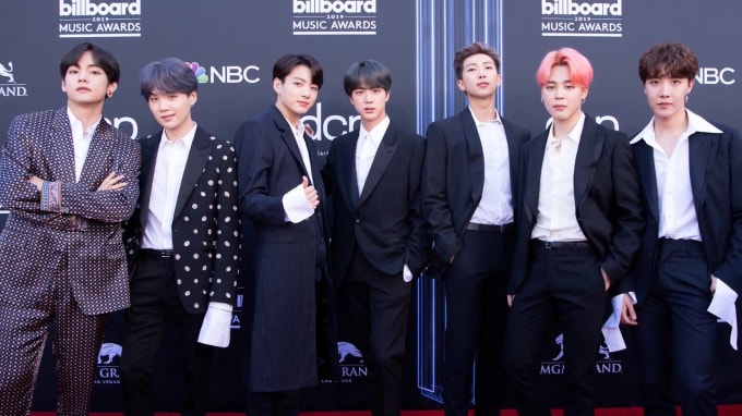 BTS cũng đang bám đuổi nhóm nhạc nữ nhà YG trên con đường giành được nút ruby của Youtube.