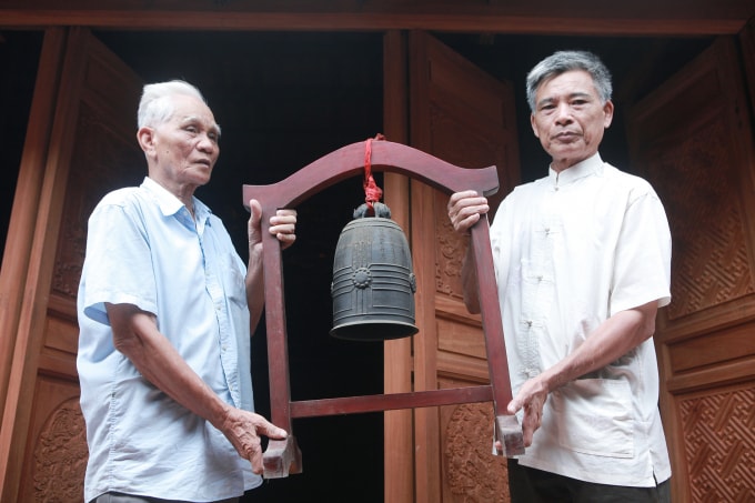 Theo Trưởng ban Di tích, hiện tại có một số nơi trưng bày chuông Nhật Tảo nhưng đó chỉ là phiên bản mô phỏng. Chuông chỉ được đem ra bày ở đình vào 2 dịp là hội làng (tháng Hai) và giỗ tổ đình (tháng Chín) vào những năm chẵn, năm trọng. Quá trình giữ gìn quả chuông là sự chung sức của cả dân làng Nhật Tảo. Cứ 3 tháng, chúng tôi lại kiểm tra và đem chuông ra ngoài lấy linh khí của trời đất.