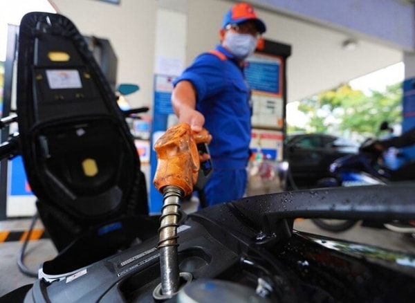Giá xăng RON 95 có thể tăng 500 đồng/lít vào kỳ điều chỉnh hôm nay