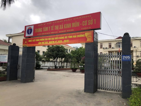 12 công dân nhập cảnh trái phép từ Campuchia hiện đã được đưa đi cách ly y tế tập trung tại Trung tâm y tế Kinh Môn.(Ảnh: Ngọc Ánh)