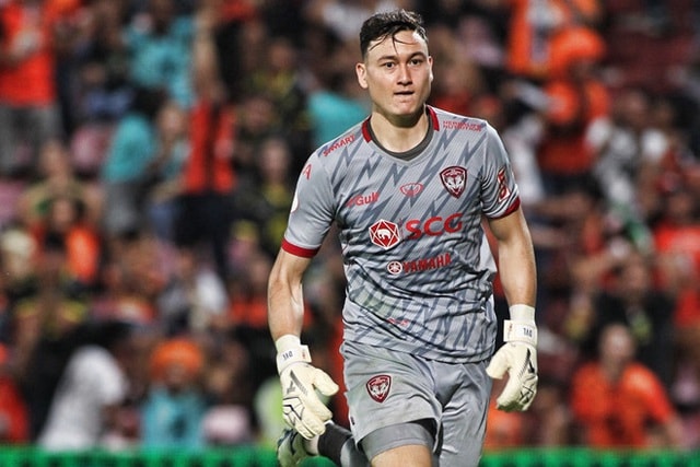 Lãnh đạo Muangthong Utd khẳng định Văn Lâm sẽ sang Nhật Bản thi đấu. Ảnh: internet