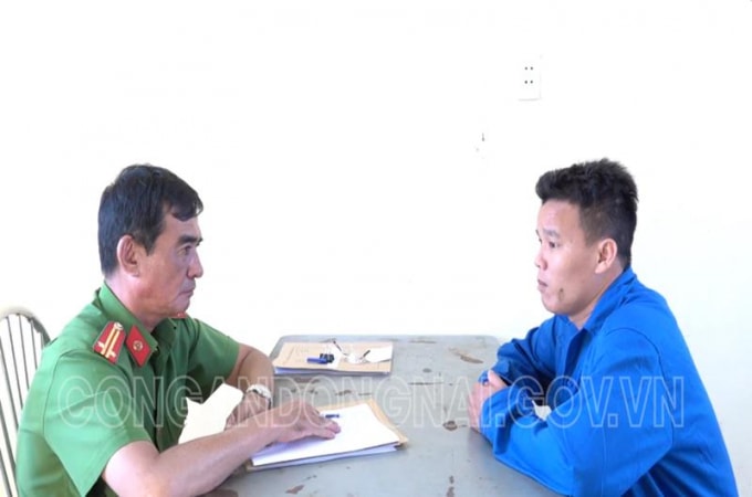 Lấy lời khai bị can Phạm Ngọc Tân