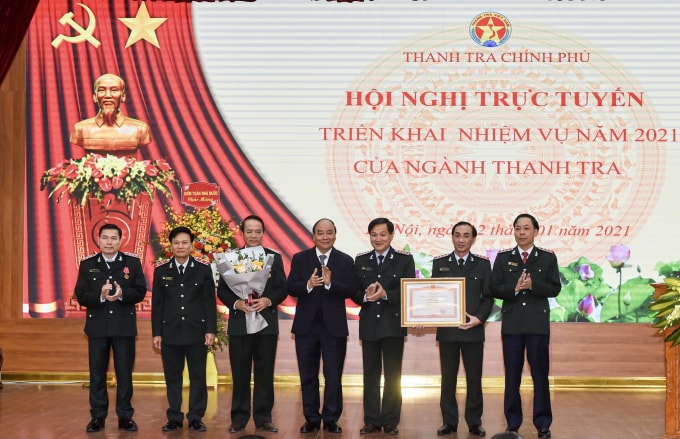 Thủ tướng Nguyễn Xuân Phúc tặng Bằng khen cho tập thể Thanh tra Chính phủ.
