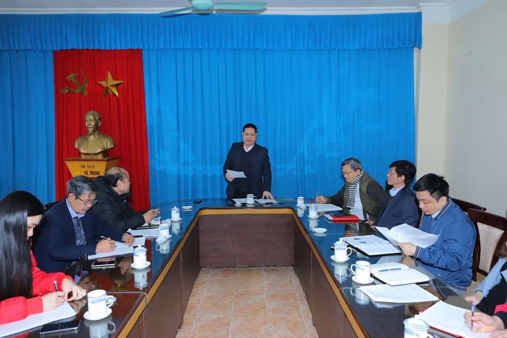 Công bố Quyết định của Chủ tịch UBND tỉnh, bàn giao Báo Văn hóa và Đời sống sáp nhập vào Báo Thanh Hóa. Ảnh: Minh Hiếu