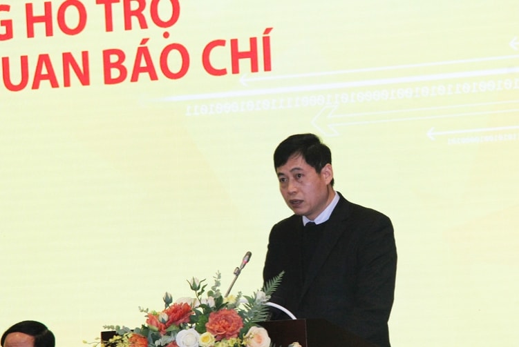 Ông Nguyễn Thành Phúc - Cục trưởng Cục An toàn Thông tin Bộ TT&TT công bố nền tảng hỗ trợ chuyển đổi số cho cơ quan báo chí.