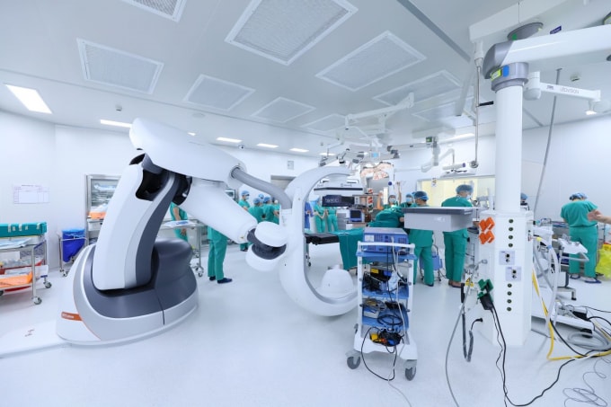 Robot Artis Pheno được sử dụng để dựng hình 3D trực tiếp trong phẫu thuật.