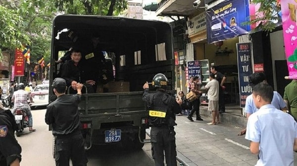 Bộ Công an khám xét chuỗi cửa hàng điện thoại của Công ty Nhật Cường, tháng 5/2019