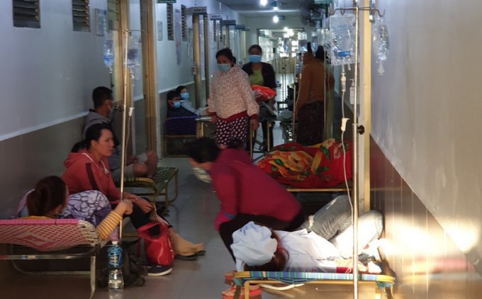 Các công nhân có triệu chứng ngộ độc được cấp cứu.