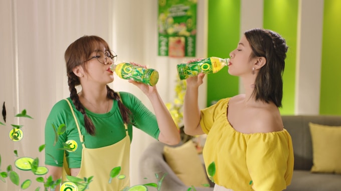 Uống Trà xanh Không độ giúp xua tan căng thẳng mệt mỏi để dọn nhà đón Tết.