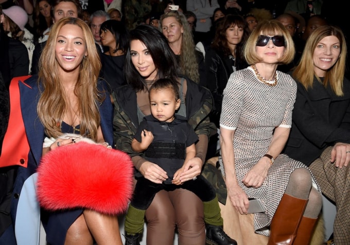 Kim kết thân được với nhiều ngôi sao hạng A ở Hollywood nhờ cuộc hôn nhân cùng người chồng rapper nổi tiếng.