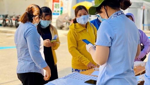 Bị phạt 2 triệu đồng vì không khai báo y tế. Ảnh: minh họa