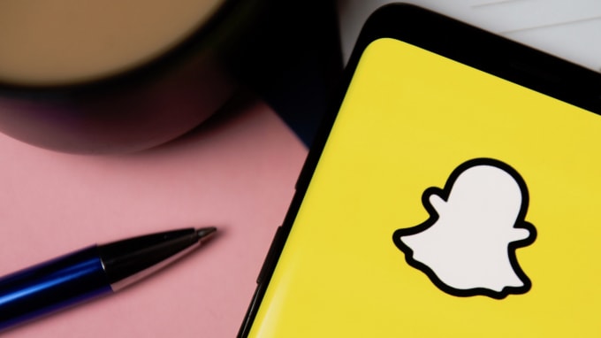 Snapchat quyết định xóa vĩnh viễn tài khoản của Tổng thống Donald Trump - Ảnh: Reuters