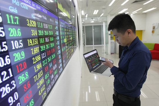 Khi VN-Index tiệm cận mốc 1.200 điểm thì việc chốt lời hay có những pha rung lắc như phiên sáng nay (14/1) được hiểu là điều bình thường.