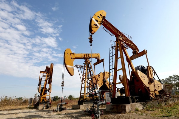 Saudi Arabia vừa thông báo sẽ cắt giảm sản lượng dầu khai thác thêm 1 triệu thùng/ngày