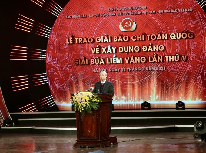 Đồng chí Trần Quốc Vượng, Ủy viên Bộ Chính trị, Thường trực Ban Bí thư phát biểu tại Lễ trao giải.