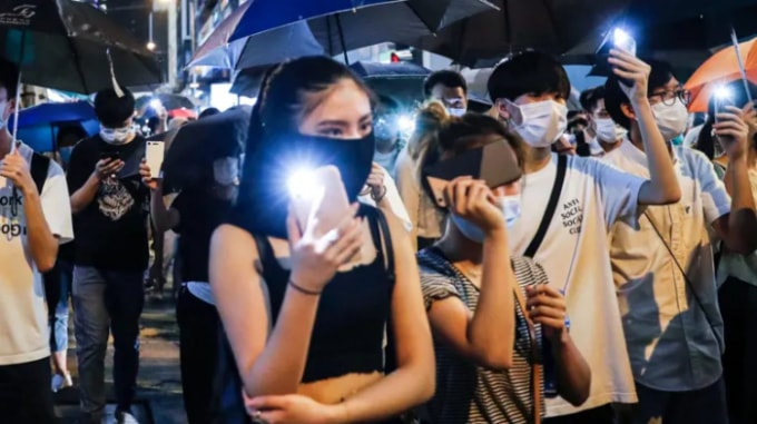 Nhận thức về quyền riêng tư dữ liệu đã tăng lên ở Hong Kong sau các cuộc biểu tình chống chính phủ vào năm 2019, khi những người biểu tình sử dụng các ứng dụng nhắn tin ẩn danh để tránh bị giám sát. Ảnh: Reuters