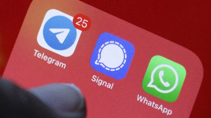 Các đối thủ của WhatsApp, Signal và Telegram, đã chứng kiến lượng tải xuống kỷ lục trong những ngày gần đây sau khi WhatsApp khiến nhiều người dùng mất niềm tin khi viết lại các điều khoản sử dụng của nó. Ảnh: Ken Kobayashi/Nikkei