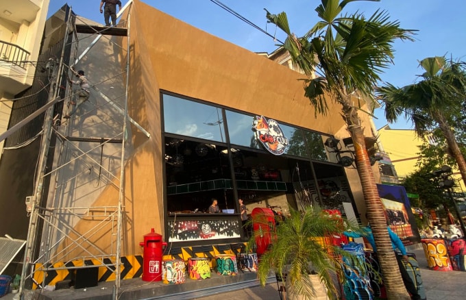 Công trình thiết kế kiến trúc của Cáo và Cừu Beer Garden ở TP Cần thơ bị tố đạo nhái thiết kế kiến trúc của PocPoc Beer Garden tại TPHCM (Ảnh - CK)