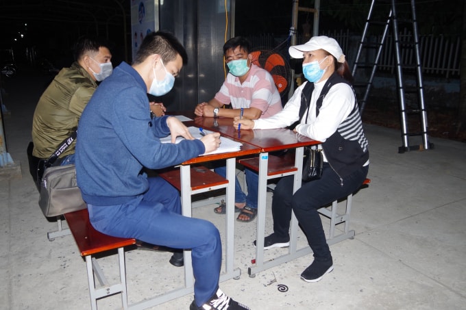 Đối tượng Nguyễn Thị Hợp (đội mũ trắng).