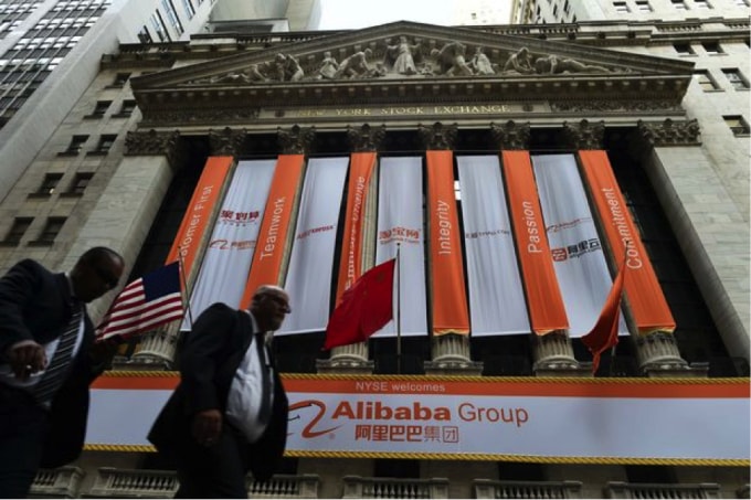 Alibaba có niêm yết tại sàn chứng khoán New York là một trong số hàng chục công ty bị kiểm tra để đưa vào danh sách “công ty thuộc sở hữu và do quân đội Trung Quốc sở hữu” của Lầu Năm Ảnh: Getty