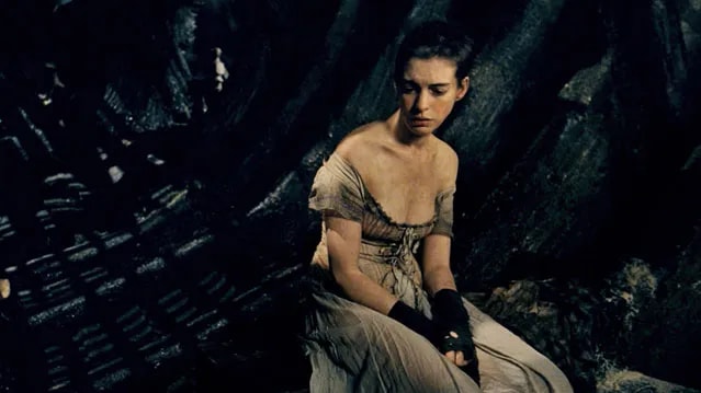 Anne Hathaway từng “làm xấu” bản thân trong Les Misérables ( 2012).