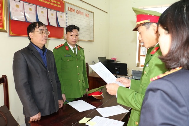 Khởi tố bị can đối với Trần Công Oanh, nguyên Bí thư Đảng ủy, nguyên Chủ tịch UBND xã Nghi Tiến.