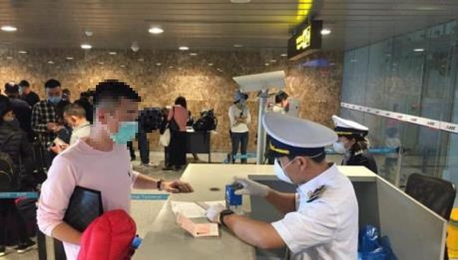 Dù đang bị cấm bay 12 tháng nhưng một hàng khách vẫn cố tình mua chứng minh thư của người khác để đi máy bay. Ảnh minh họa