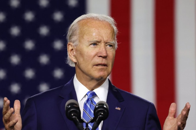 Tổng thống đắc cử Joe Biden cho biết sẽ tăng cường lực lượng bác sĩ về hưu cho chiến dịch tiêm chủng vắc xin Covid-19 - Ảnh: Reuters