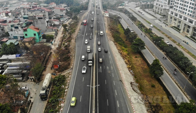 Đối với thắc mắc của các tài xế, lực lượng CSGT cho hay, trong thời gian tới sẽ tiếp thu ý kiến của người tham gia giao thông để hoàn thiện biển báo, vạch sơn ở đây để mọi người tham gia giao thông được tốt nhất.