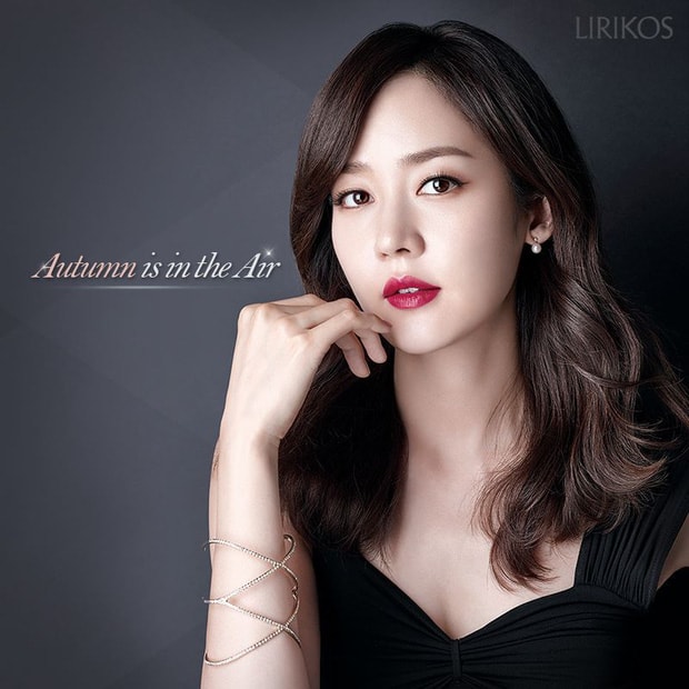 Đến nay, dù ít hoạt động showbiz, nhưng cô vẫn là tên tuổi được nhiều thương hiệu săn đón, thường xuyên trở thành gương mặt trang bìa xuất hiện trên các tạp chí thời trang danh tiếng Hàn Quốc.