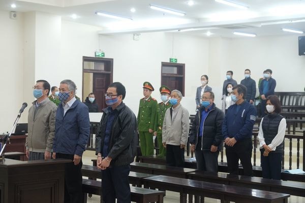 Các bị cáo tại phiên xét xử ngày 7/1.