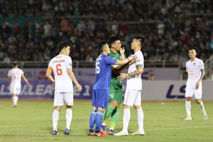 HAGL nhận trận thua đầu tiên ở LS V.League 2021. Ảnh: internet