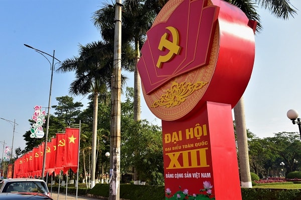 Hà Nội rực rỡ cờ hoa chào mừng Đại hội Đảng toàn quốc lần thứ XIII. Ảnh: Nhật Bắc